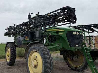 John Deere 4830 Sprayer
