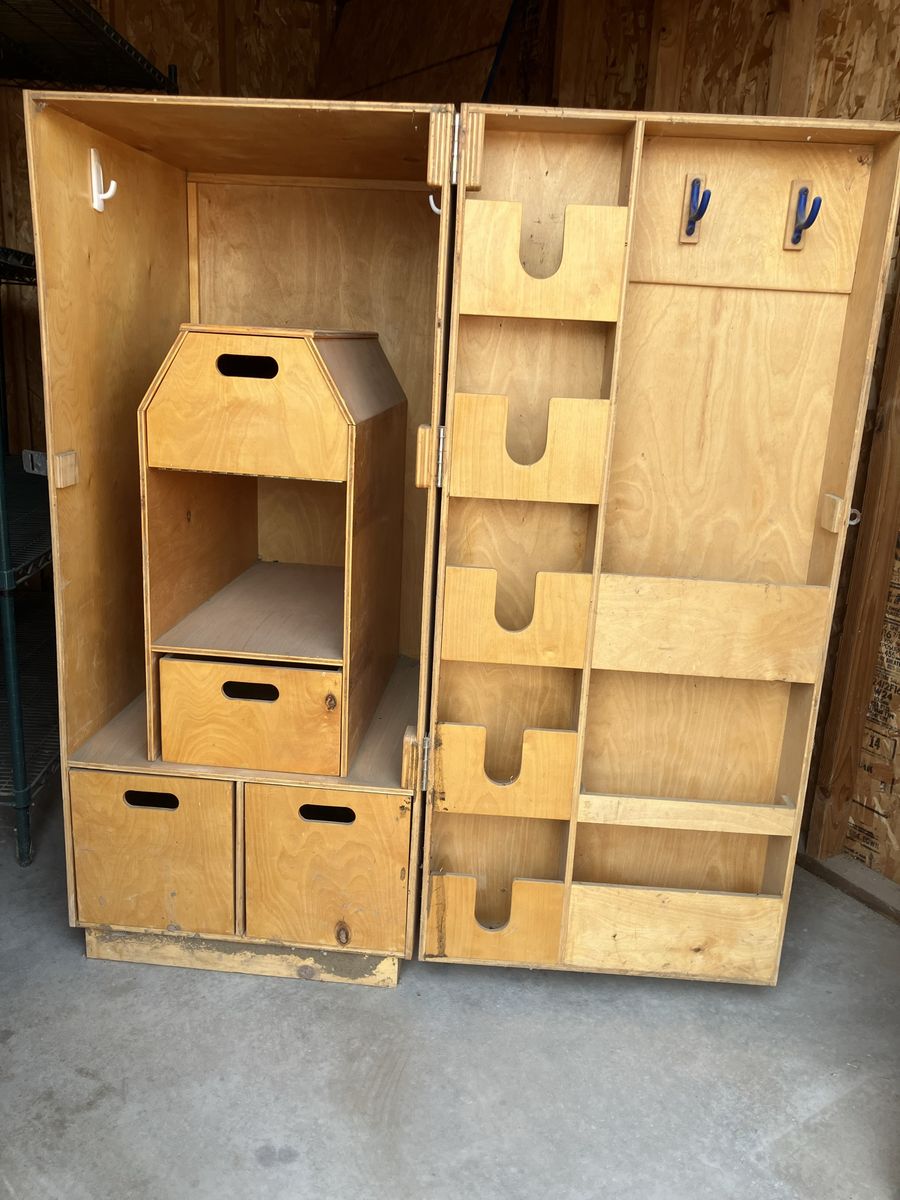 Custom Wooden Equestrian Tack Locker Trunk Cabinet with Storage Drawers & Saddle Rack