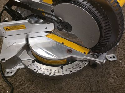 Dewalt 15AMP Corded10in. Compound Single Bevel Miter Saw