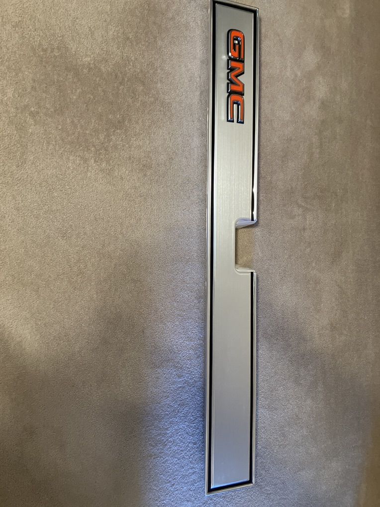 GMC Tail Gate Emblem