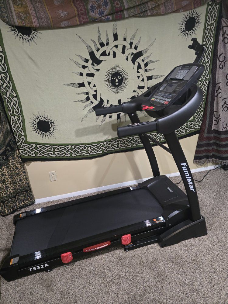 Famistar T532A Folding Treadmill with Digital Display and Incline