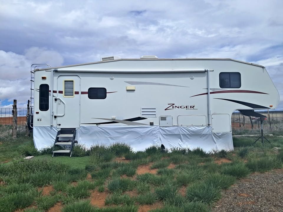 2010 Zinger 5th Wheel Trailer