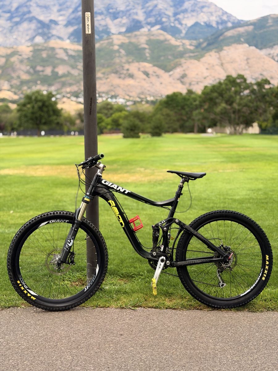 Giant Reign Full Suspension Mountain Bike - Large 