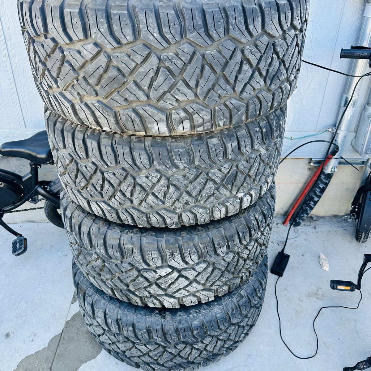 Stock wheels and tires Ram