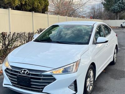 2019 HYUNDAI ELANTRA SE