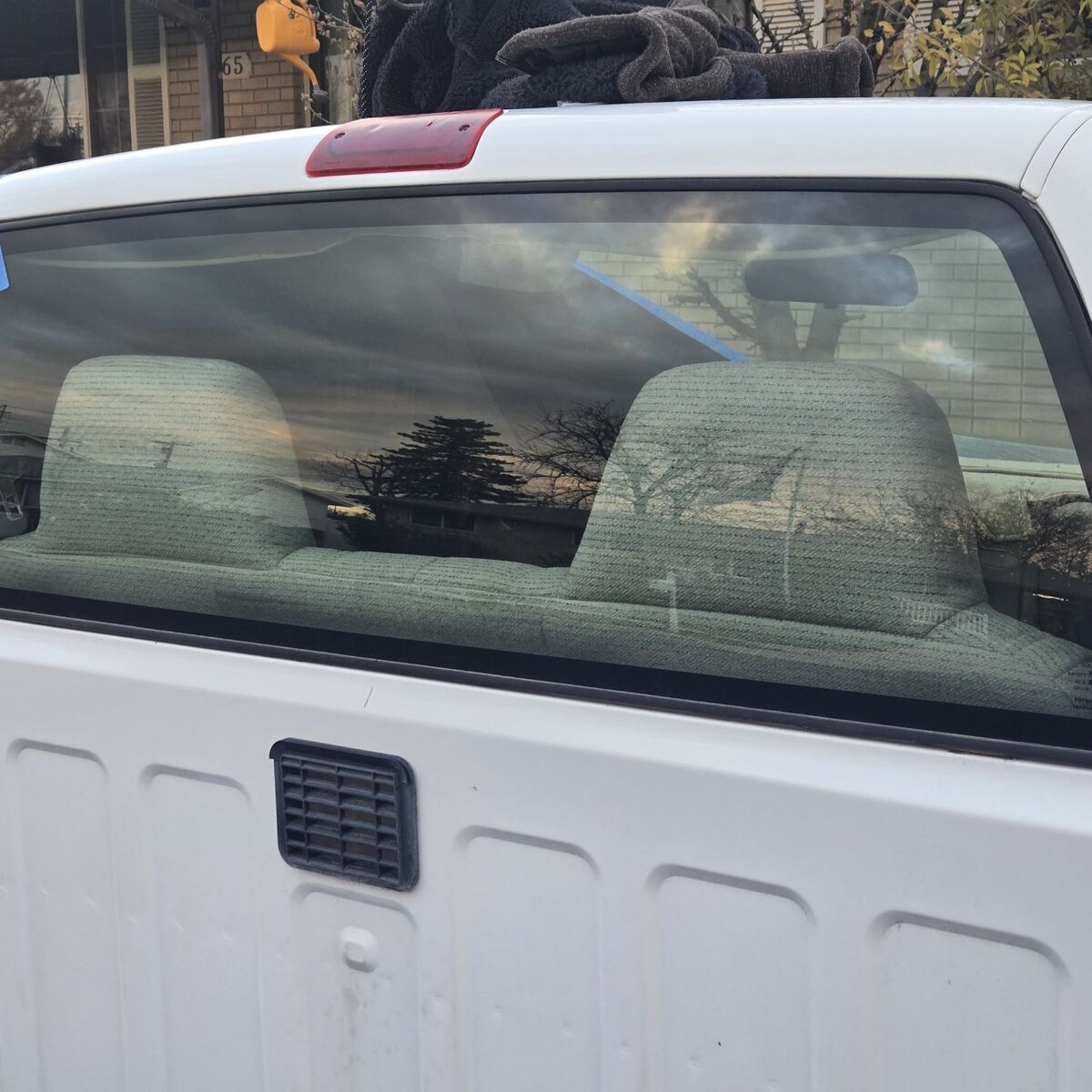 1998 S10 rear window glass
