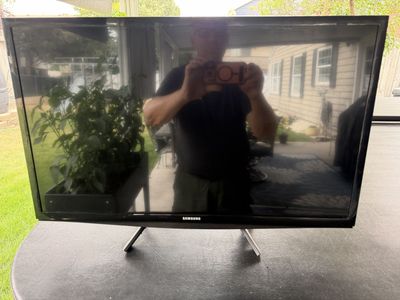 Samsung UN28M4500 28” High Def TV