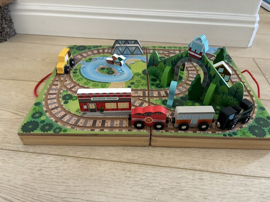 Melissa and Doug 17-piece Wooden Train-set