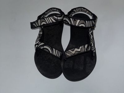 Girls teva sandals us 6