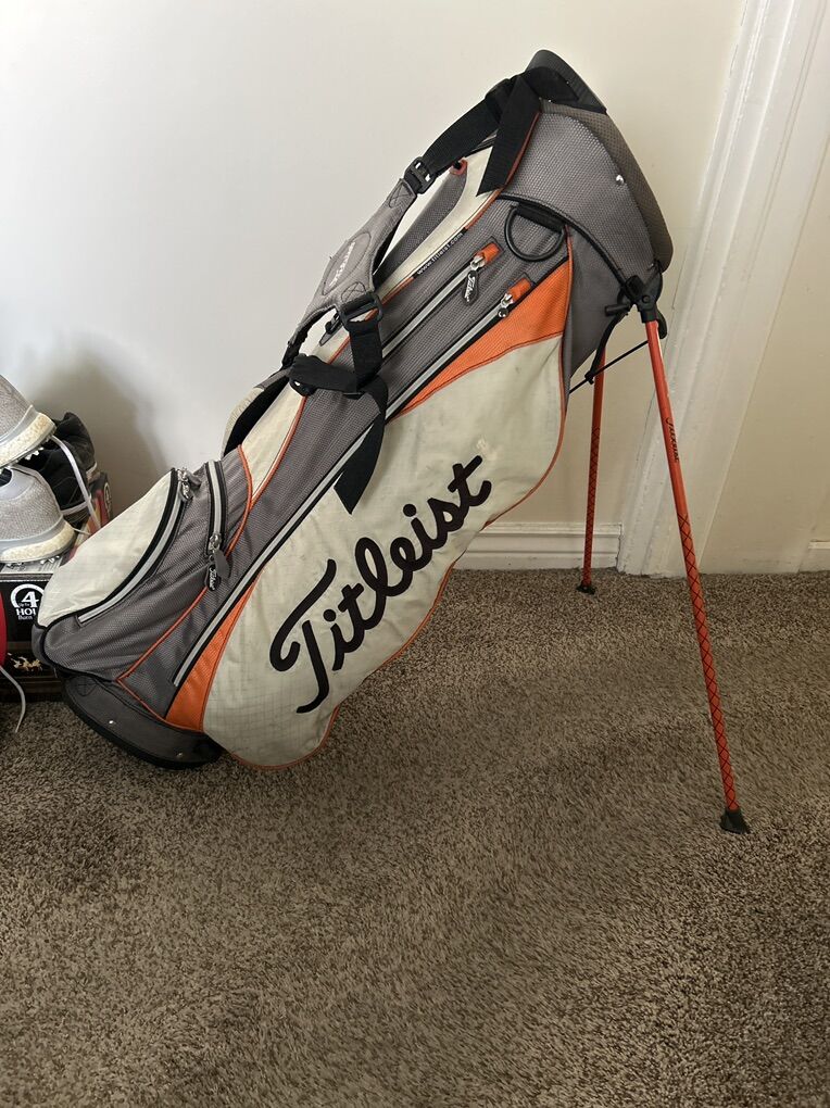 Titleist Players bag.