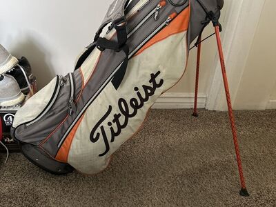 Titleist Players bag.
