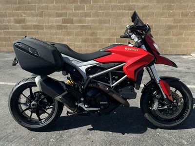 2013 Ducati Hyperstrada 821 - Sport Touring Bike - Street Fighter Hypermotard
