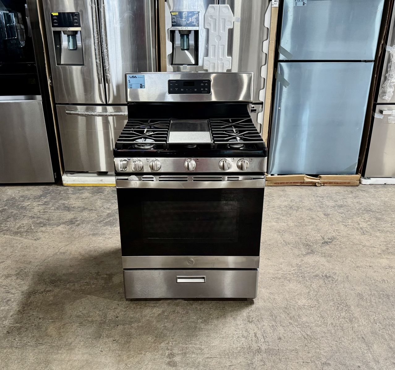 GE FREESTANDING GAS RANGE WITH STEAM CLEAN