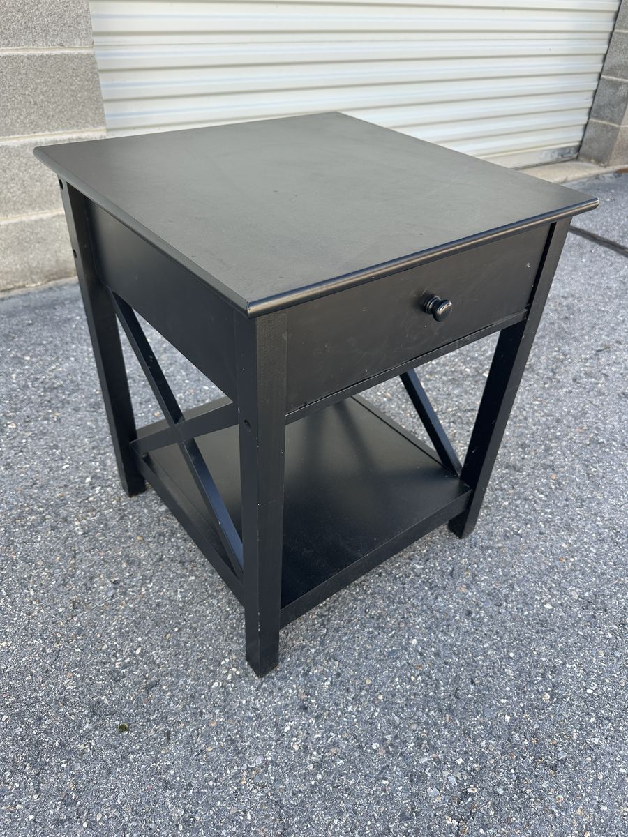 Night Stand With Drawer And Shelf