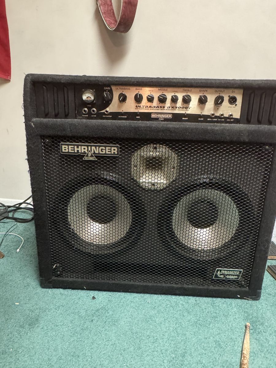 Behringer Ultrabass BX3000T 300W Bass Amplifier Head with Speaker Cabinet