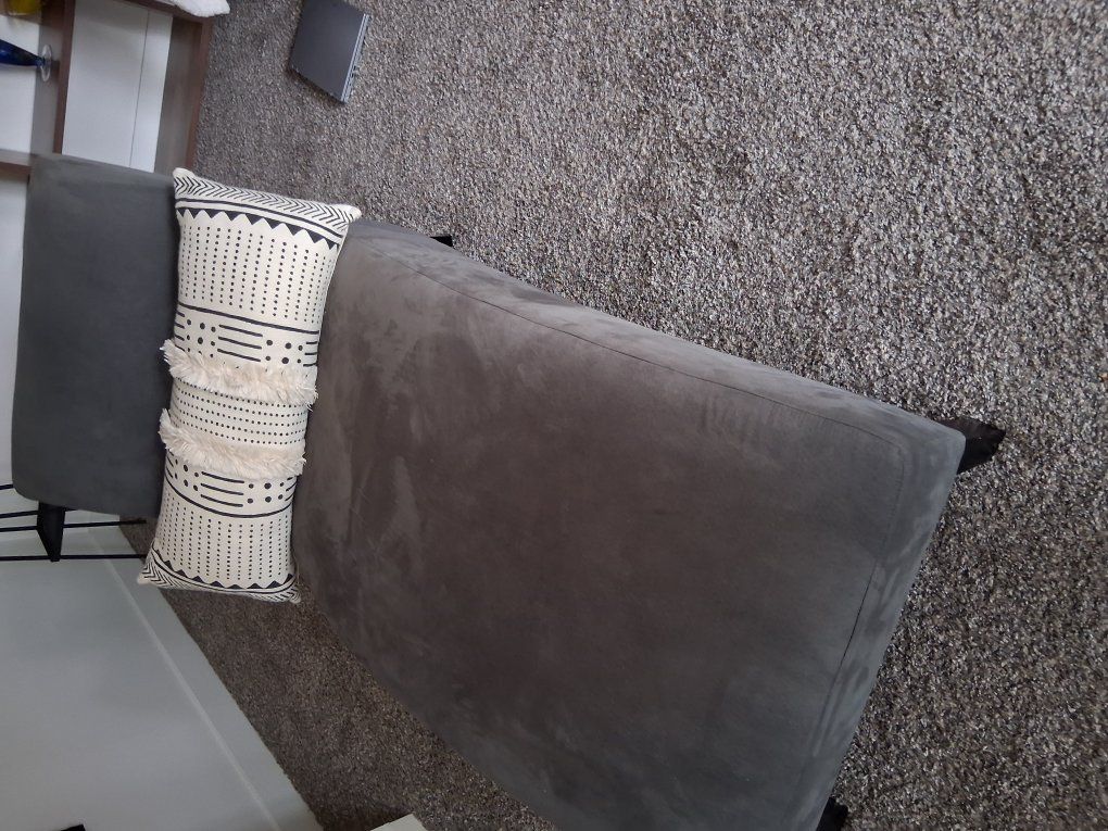 Sophisticated and comfortable chaise lounge