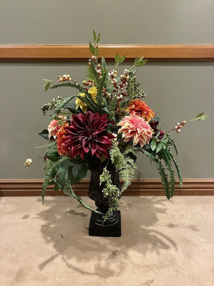 Decorative Faux Flower Vase/Centerpiece