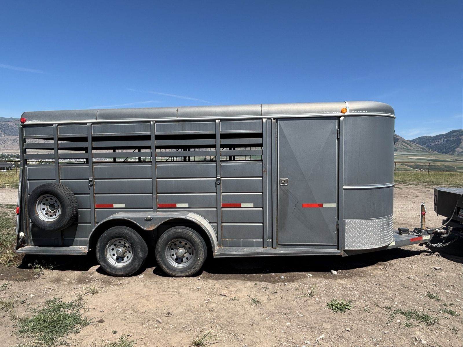 2008 WW horse/livestock trailer