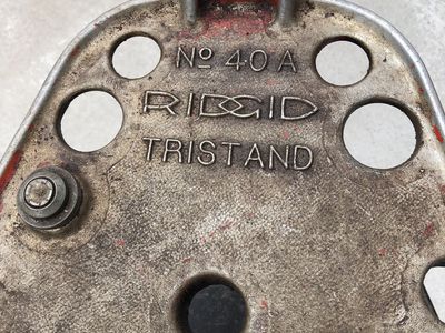 RIDGID No. 40A Tristand Portable Yoke Pipe Vise Stand with 00-R Ratchet Handle and 3 Dies