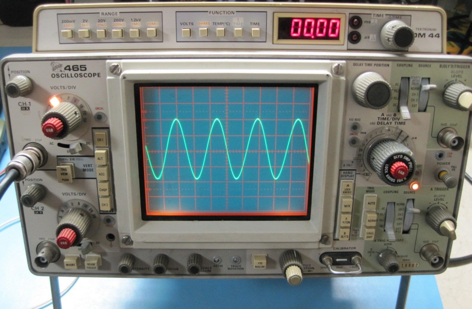 Tektronix 465 100 MHz Dual-Trace Analog Oscilloscope w/DM44 Multimeter Option