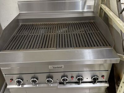 Garland natural gas Hi BTU Char broiler Electronic ignition next to new WAS $3500 ,NOW SPECIAL BLACK FRIDAY $2750
