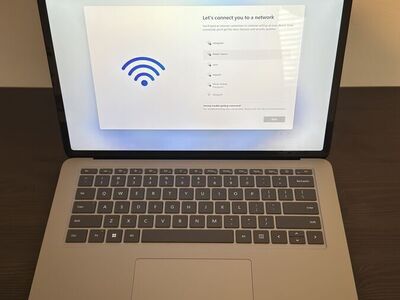 Microsoft Microsoft - Surface Laptop Studio - 14.4” Touch-Screen - Intel Core i7 with 32GB Memory - 1TB SSD