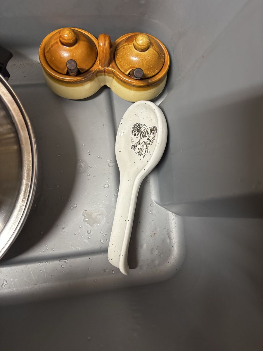 Miscellaneous kitchen items