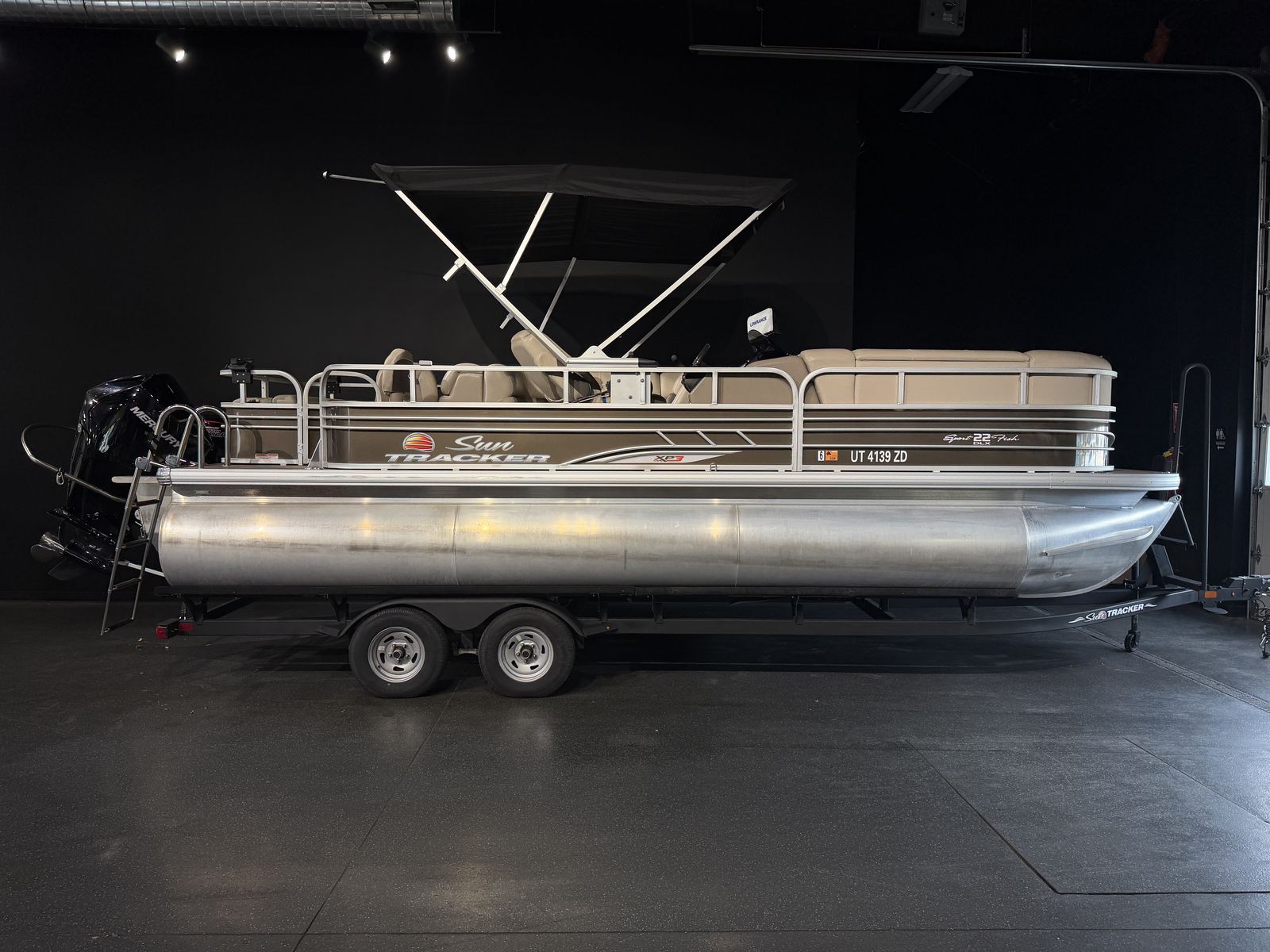 2022 Sun Tracker Pontoon Boats SportFish 22 XP3