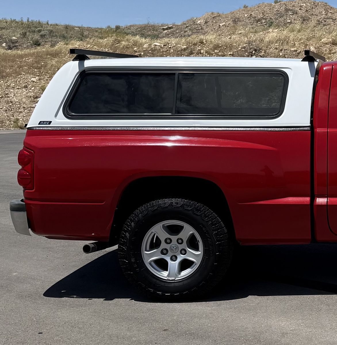 ARE White Truck Topper/Camper Shell for Dodge Dakota - Tinted Windows, Roof Rack