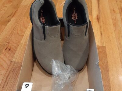 Men's Shoes, Size 9