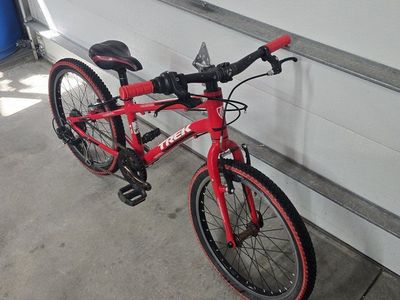 Trek Superfly 20 Red Kids Mountain Bike, 20-inch Wheels, 7-Speed just tuned up.