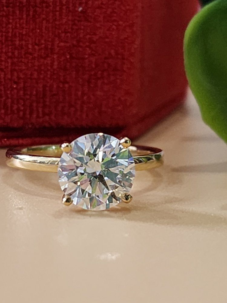 K18 Yellow Gold Round 2.0 CTW Lab Grown Diamond Solitaire Engagement Ring size 6 NEW