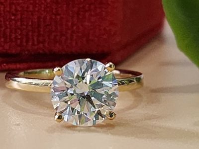 K18 Yellow Gold Round 2.0 CTW Lab Grown Diamond Solitaire Engagement Ring size 6 NEW