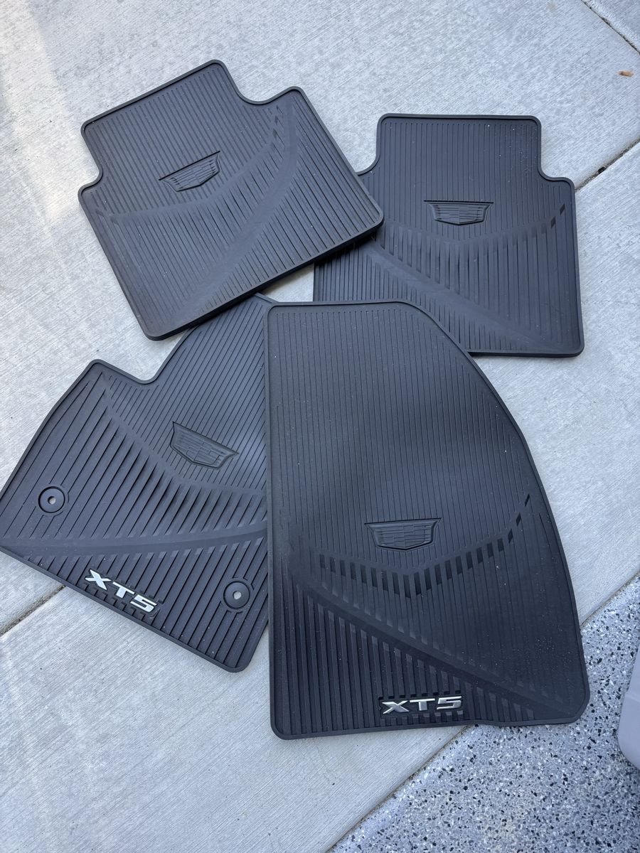 Cadillac XT5  floor mats