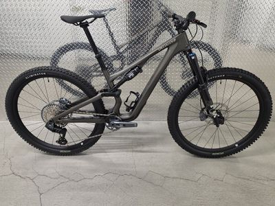 2025 Specialized Stumpjumper Expert S3 Medium Unridden