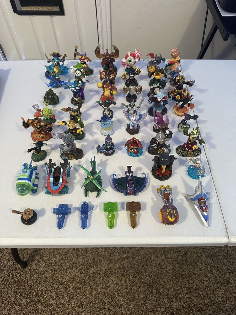 Skylanders Figures And Vehicle Lot