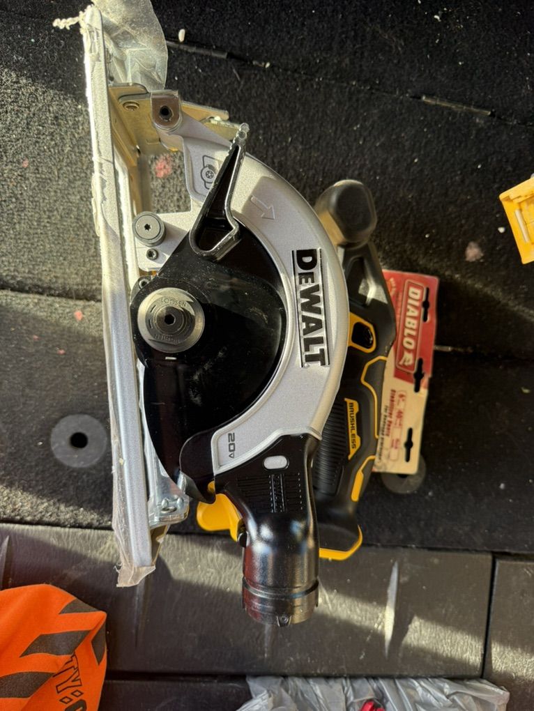 Brand New Dewalt Skillsaw 61/2 W/diablo Blade