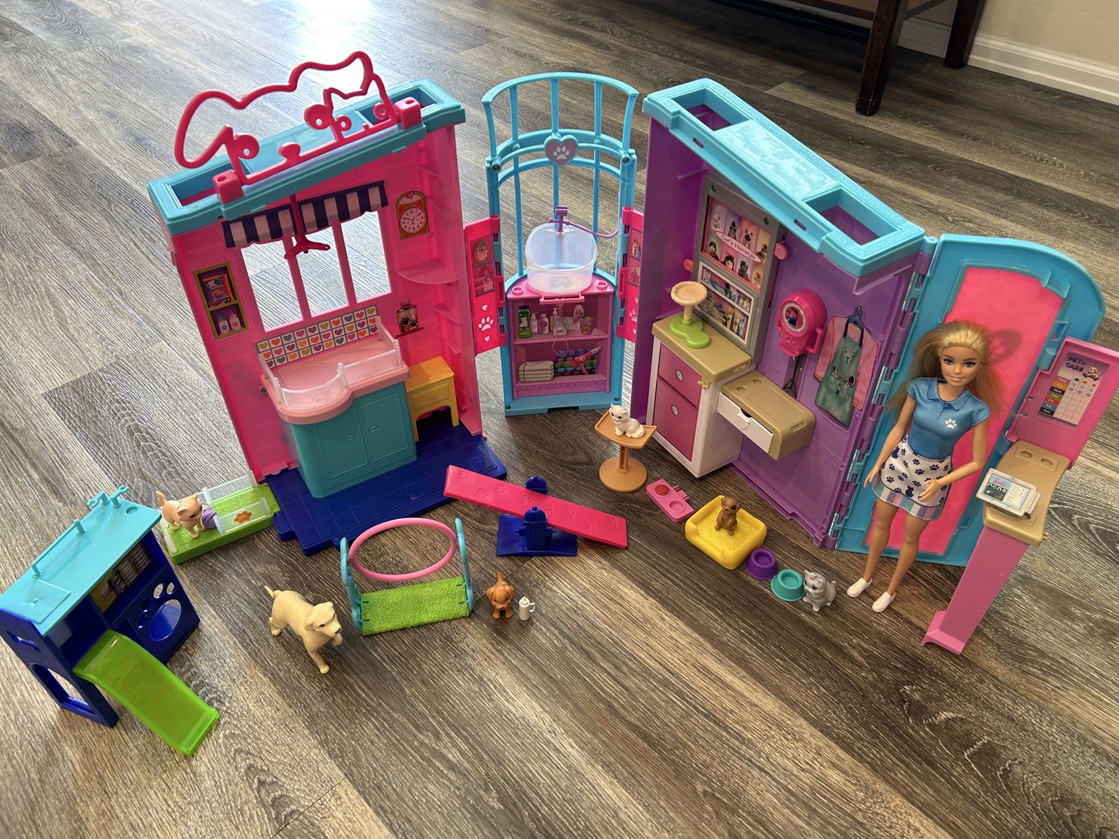 Barbie vet clinic