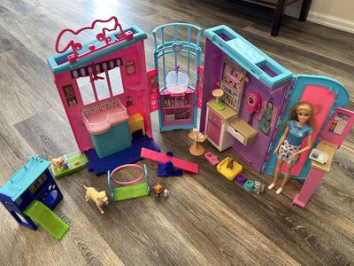 Barbie vet clinic
