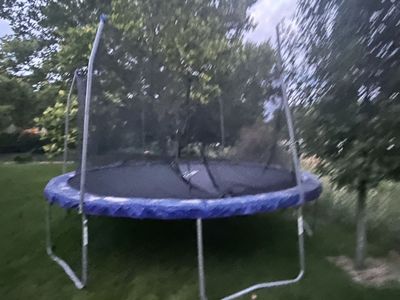 15’ Trampoline Free, Good Condition