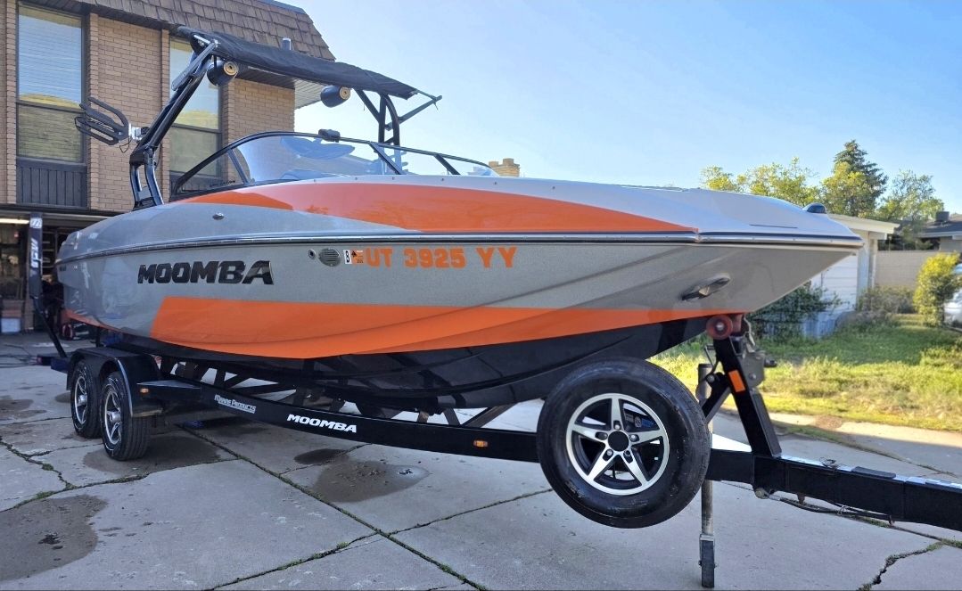 2017 Moomba Mojo Surf