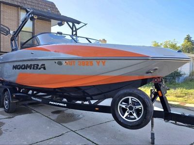 2017 Moomba Mojo Surf
