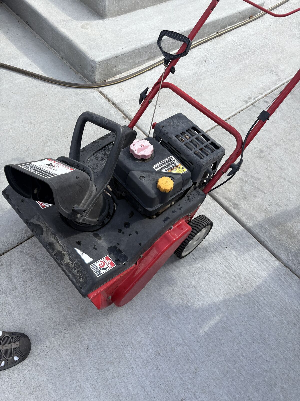 Troy-Bilt single stage snow blower ( 4hp 4 cycle )