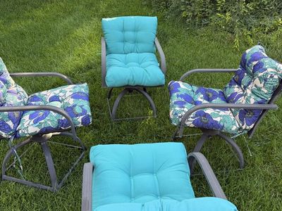 Set of 4 Outdoor Patio Swivel Chairs with Cushions