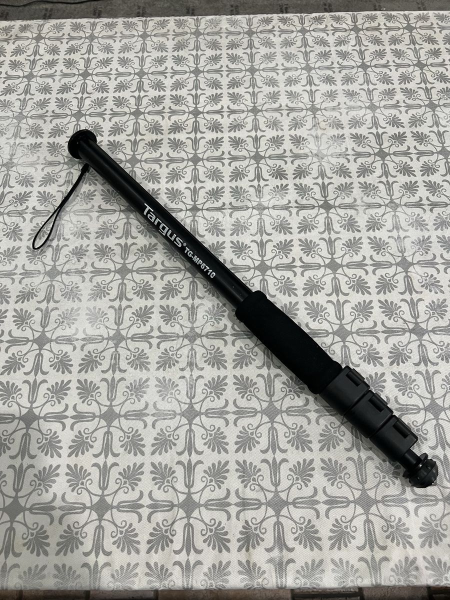 Targus TG-MP6710 67" Camera Monopod with Grip and Wrist Strap - Black