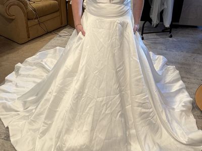 White Satin Wedding Dress with V-Neck and Pockets