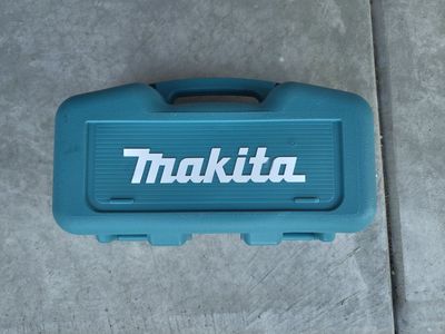 Makita BO5030K Orbital Sander