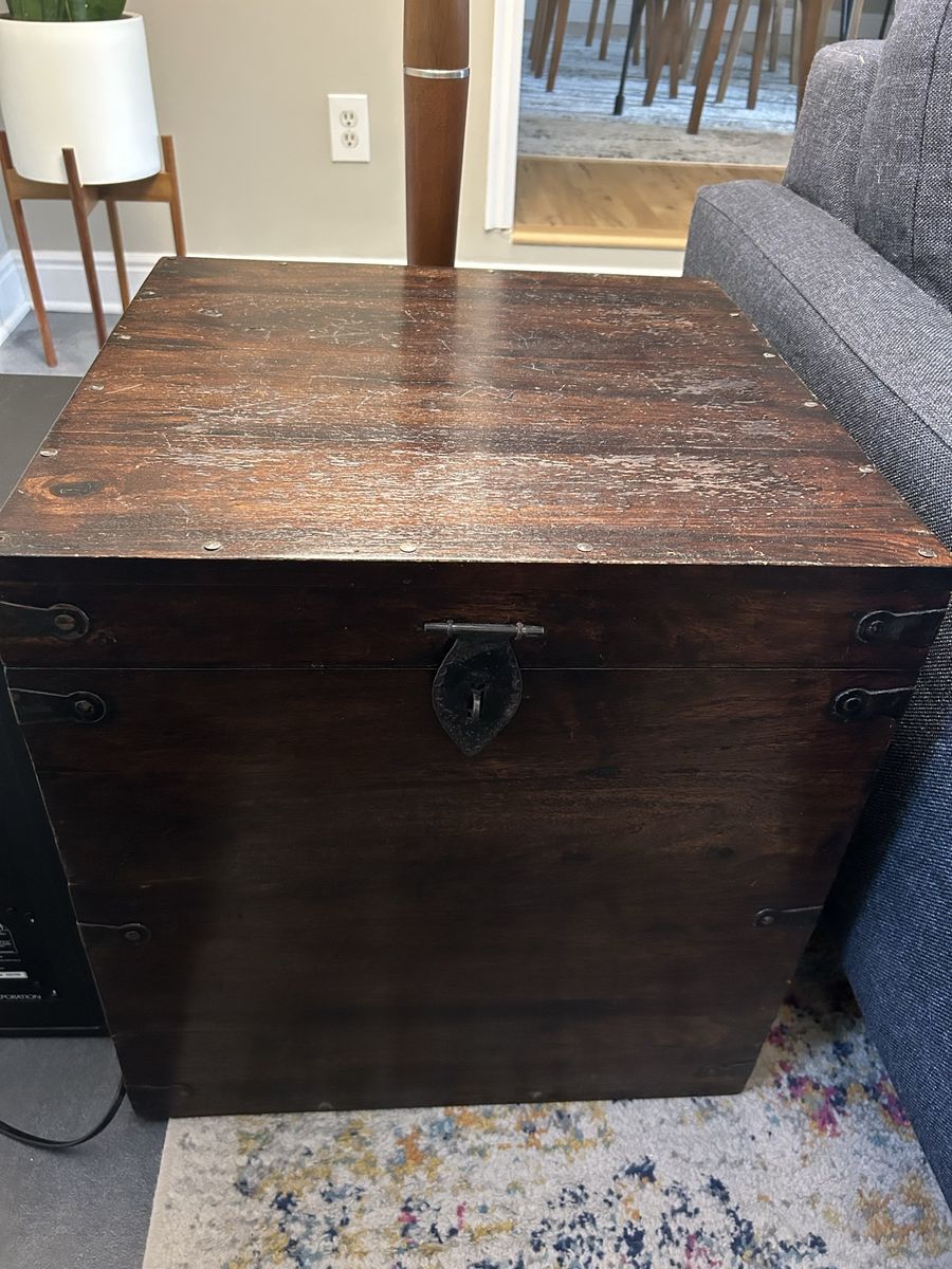 Storage cube/end table