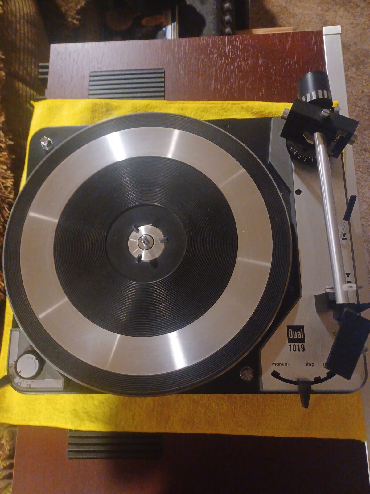 Dual 1019 turntable