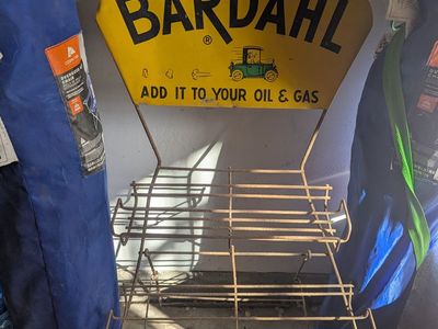 Oil can rack